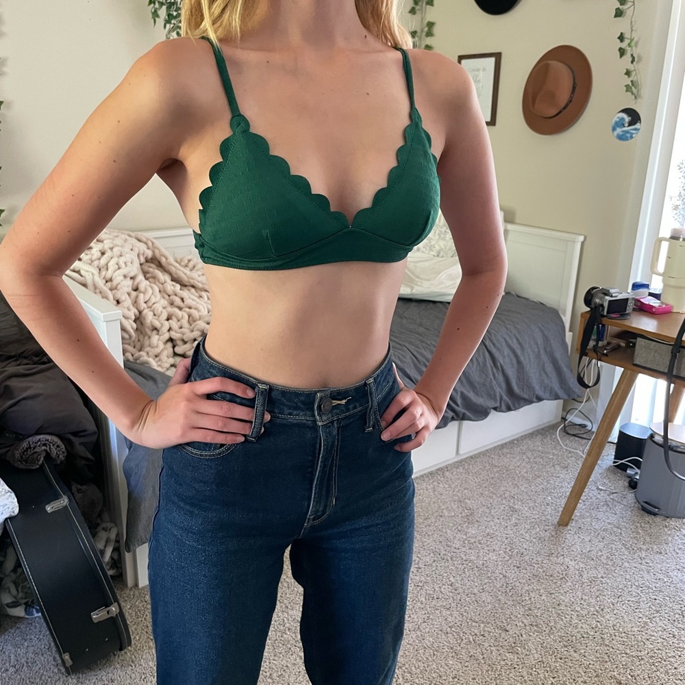 Green bikini top with scallop edge size small